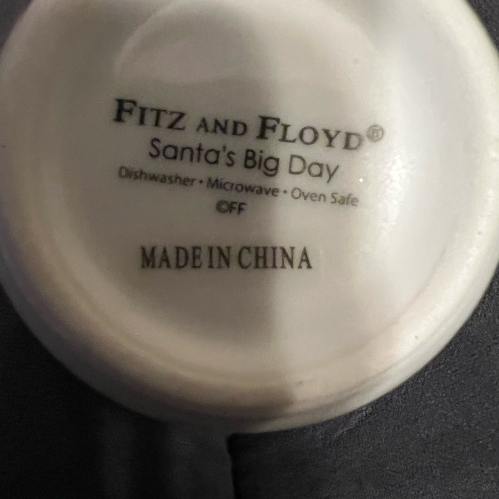 Fitz and Floyd Red and Green Santa Mug - Picture 3 of 3